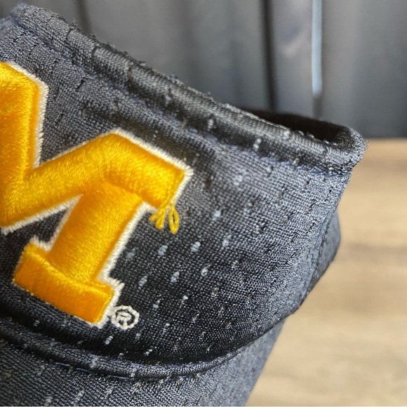 Michigan Wolverines Hat Cap blue visor adjustable. Golf Visor - Picture 10 of 10